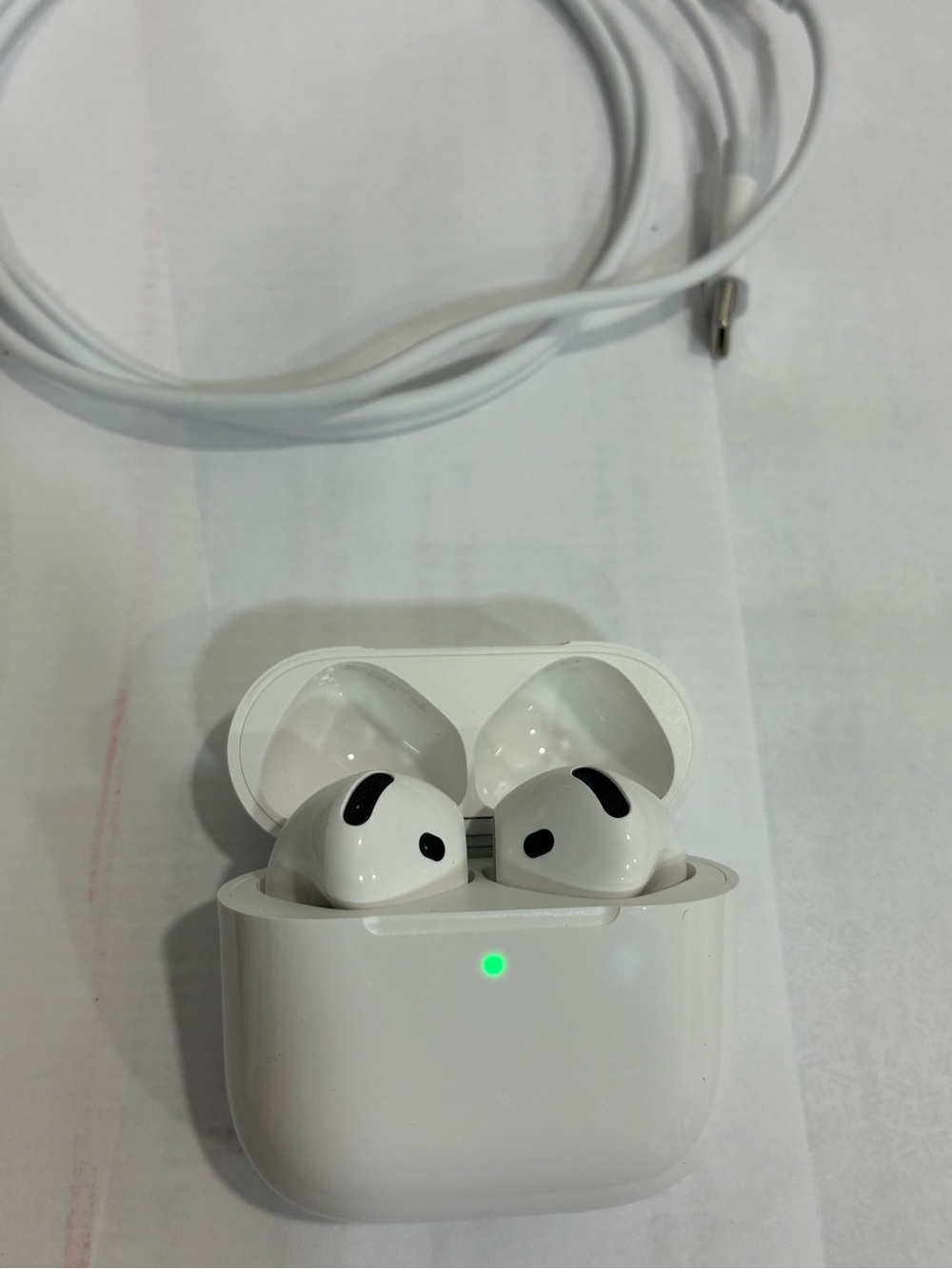 Apple Airpods 4 White Wireless Earbuds with Charging Case - White